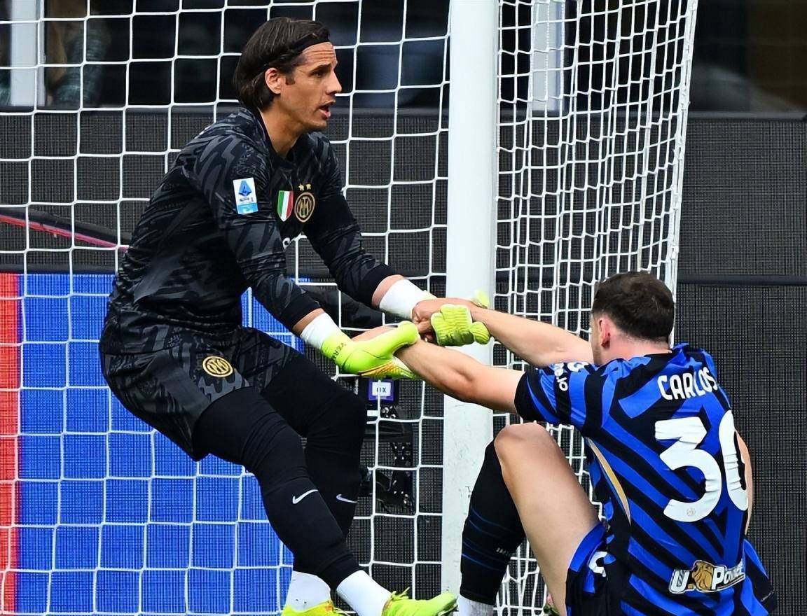 关键时刻荷甲焦点战；国际米兰战术微调；气氛紧张；阵容厚度经受考验