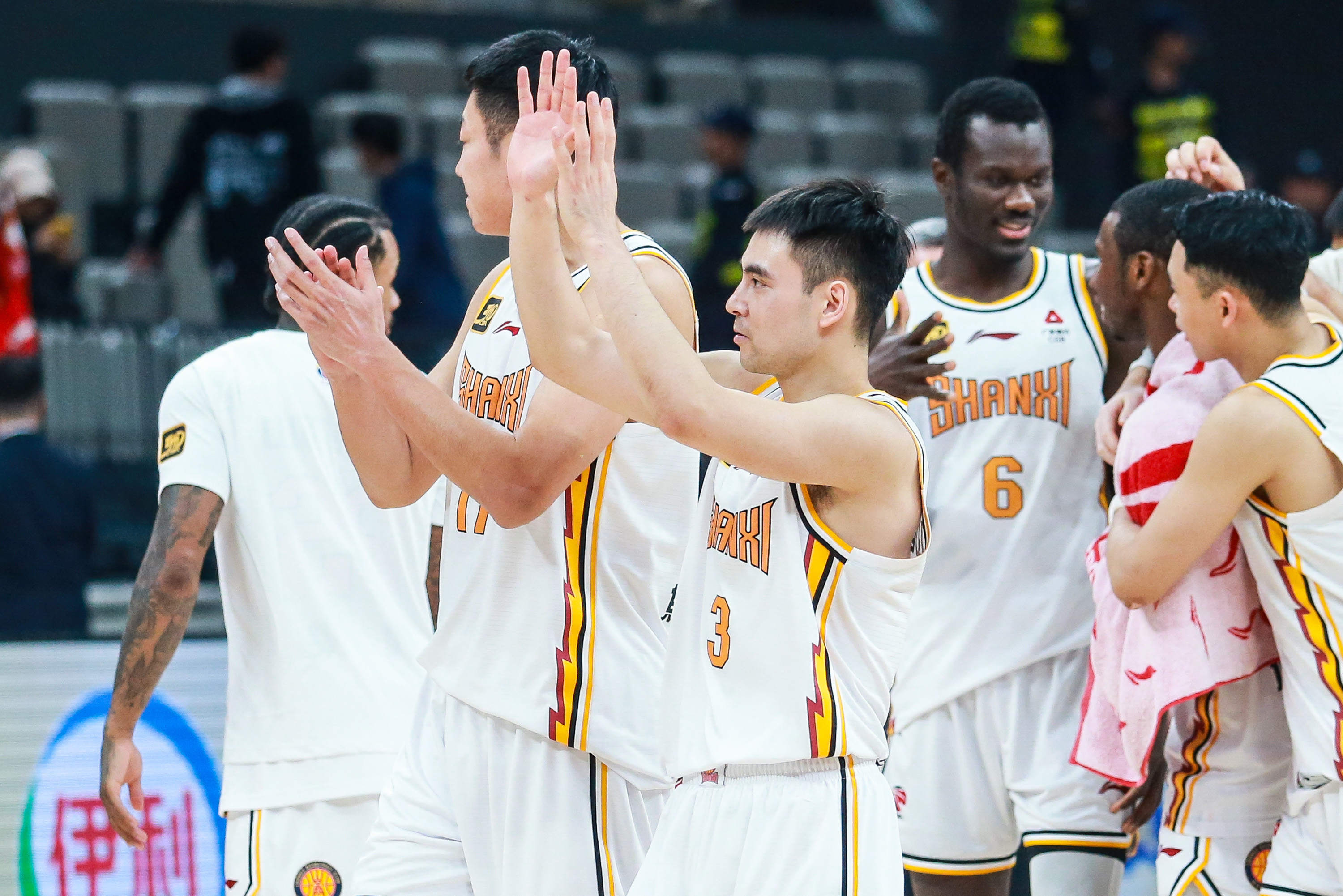 关于转会期全明星赛焦点战;尼斯远射贴柱;气氛紧张;轮换策略成焦点的信息 关于转会期全明星赛焦点战;尼斯远射贴柱;气氛紧张;轮换策略成焦点的信息